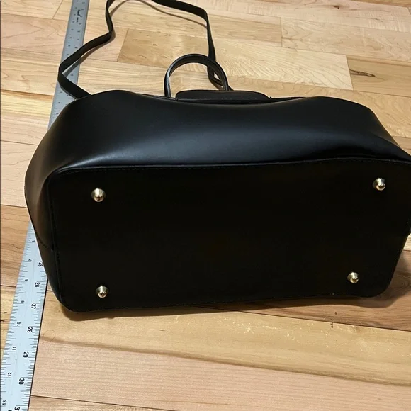 Chic Black Leather Satchel - Picture 5 of 17